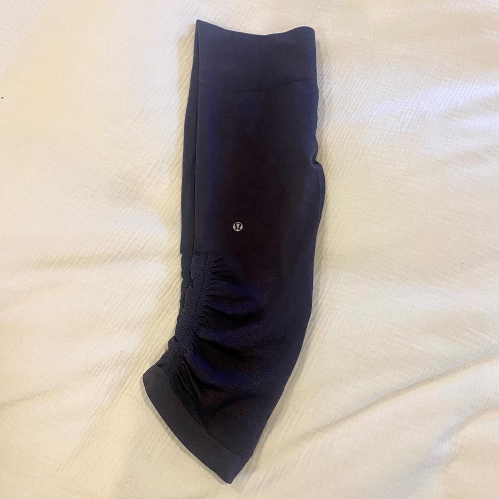 Lululemon dark purple crop leggings